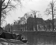 41963 Gezicht op de Stadsbuitengracht te Utrecht; op de achtergrond het Vegetarisch Hotel-Restaurant Pomona ...